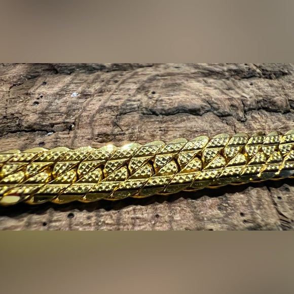 Signed NAPIER Gold Plated Tone Bracelet Flat Chain Herringbone Costume 7.5” - Picture 6 of 8